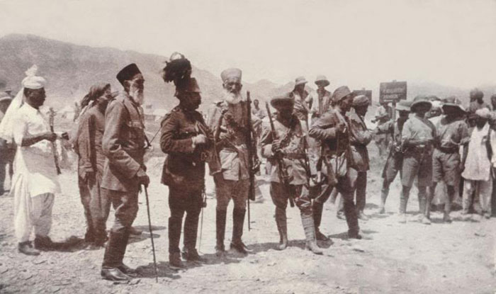 هیئت افغان در مرز تورخم در جریان جنگ سوم افغان و انگلیس. آنان تحت رهبری علی احمد خان به تاریخ ۸ اگست ۱۹۱۹ معاهده‌ای را در منطقه مری با مقامات بریتانوی به امضا رسانیدند.