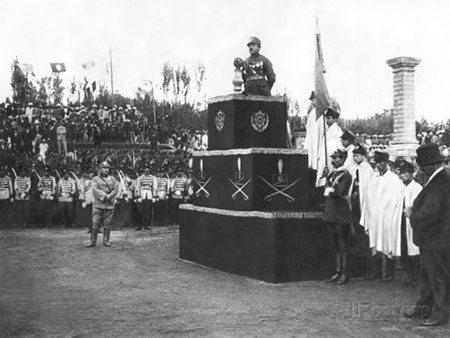 دولت امانی سالگرد جشن استقلال را در سال ۱۲۹۸ در دره پغمان که به خانه ملت مسما بود تجلیل کرد.