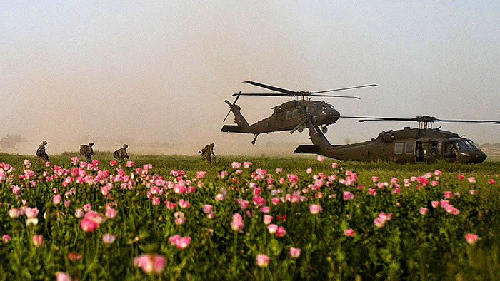 جنگ امریکا در افغانستان به بیماری فراگیر هیرویین در جهان دامن زده و تجارت مواد‌مخدر را فعال می‌سازد