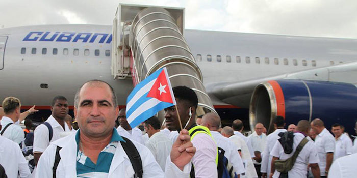 داکتران کیوبایی برای تداوی مریضان ایبولا اعزام شدند.