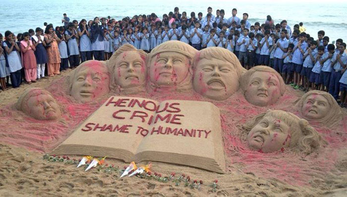 Sand sculpture by Indian artist in mourning of killed students in Peshawar