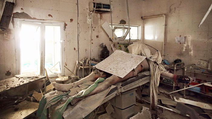 یکتن از مجروحان جنگ قندوز در اتاق عملیات تحت جراحی قرار داشت که با بمبارد امریکا جان داد.