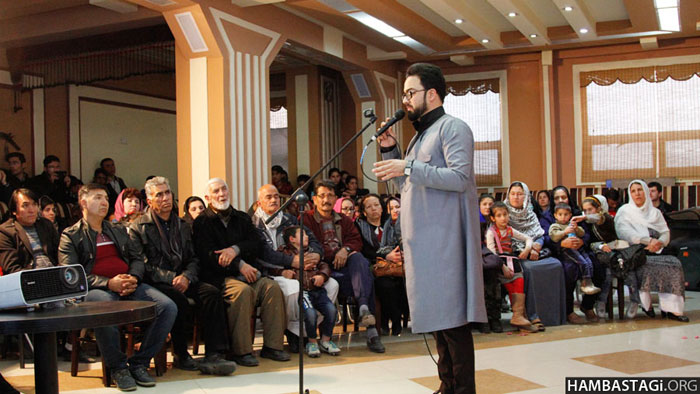 ولی فتح علی خان آهنگ «نامردان» را در برنامه مشترک با «حزب همبستگی» اجرا کرد