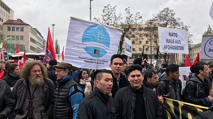 هواداران حزب همبستگی افغانستان درتظاهرات عليه كنفرانس امنيتى ناتو در اروپا