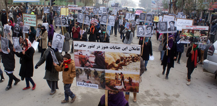 Protest of families of three decades war.