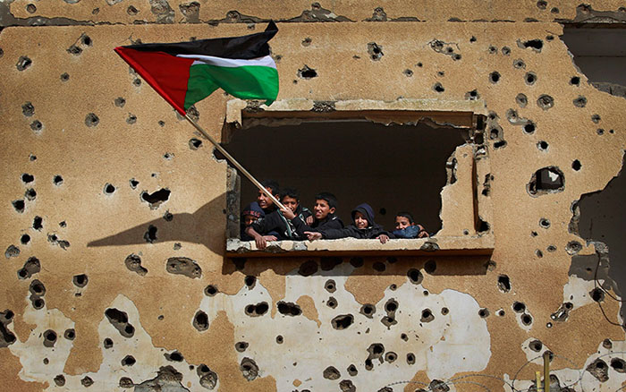 کودکان فلسطین و پرچم