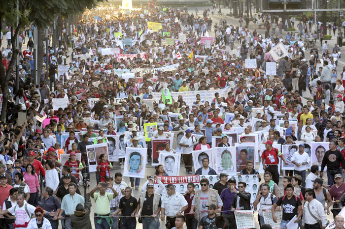 راه‌پیمایی در اعتراض به قتل ۴۳ محصل