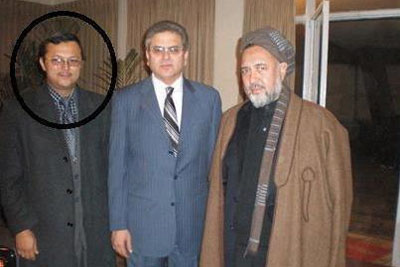 از راست به چپ: محقق، محمد صادق - سفیر قبلی پاکستان در کابل، حسین یاسا.