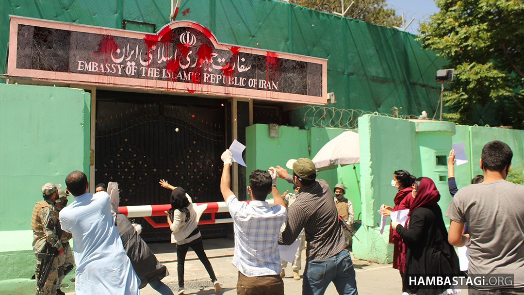 انعکاس رسانه‌یی رنگ‌پاشی درب جاسوسخانه ایران در کابل توسط جوانان حزب همبستگی افغانستان