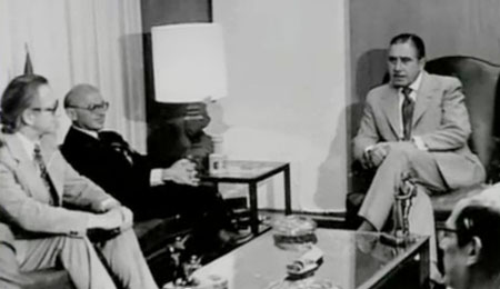 ملتن فریدمن در حال گفتگو با پینوشه
