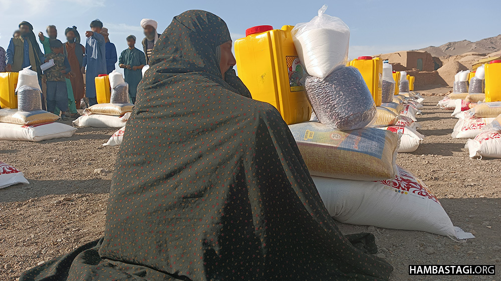 توزیع مواد غذایی برای زلزله‌زدگان زنده‌جان هرات