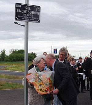 مراسم نامگذاری‌ جاده‌ای به نام سیمون سگوین