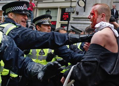 سرکوب تظاهرات در انگلستان