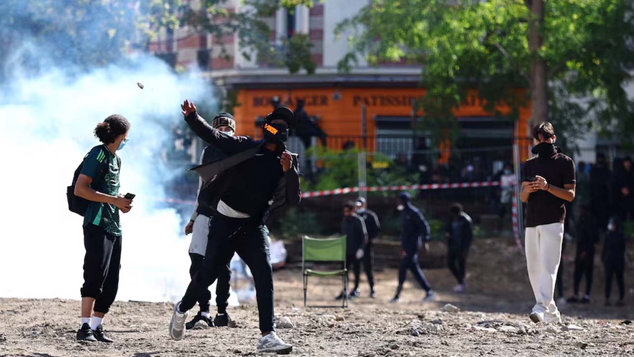 زادگاه کمون پاریس، صحنه‌‌ی شورانگیز مقاومت در برابر نئوفاشیزم‌